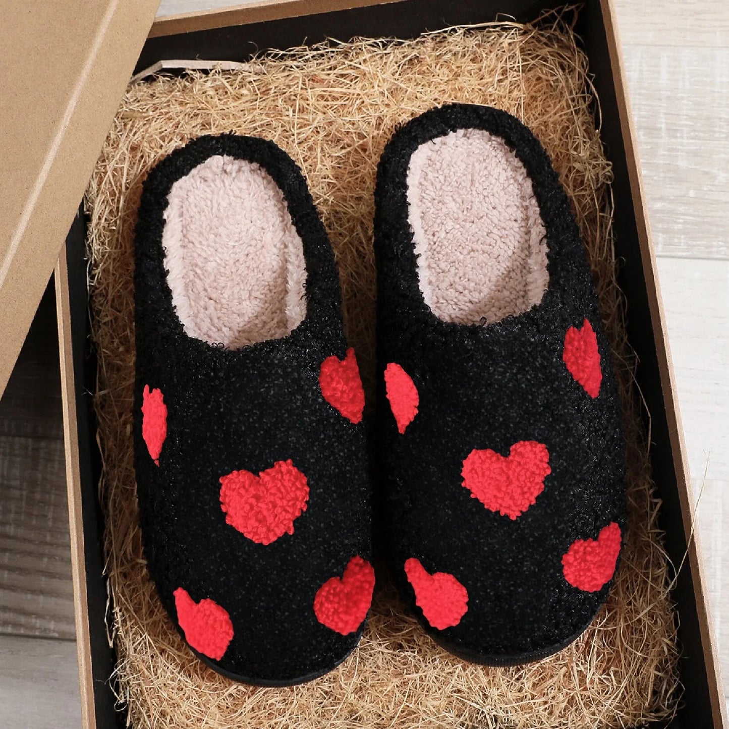 Plush Heart Slippers Closed Toe Non-Slip Slippers Fluffy Love Slippers Breathable